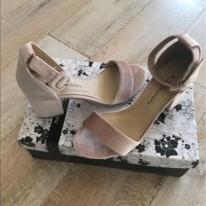 Chinese Laundry Velvet strapped heels 36.5